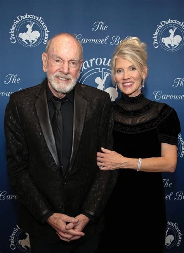 
Is Neil Diamond Married? His Bio, Age, Wife, Religion and Net worth 